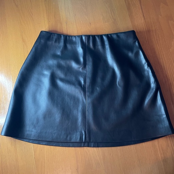 Dynamite faux leather skirt - Picture 1 of 5